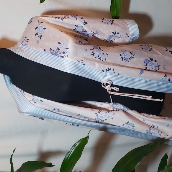 Pink robe - Picture 3 of 10